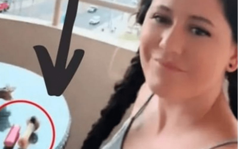 Fans Noticed Something In Jenelle’s New Selfie