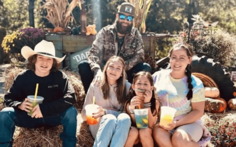 Fans Notice Something Odd In Jenelle’s Family Photo