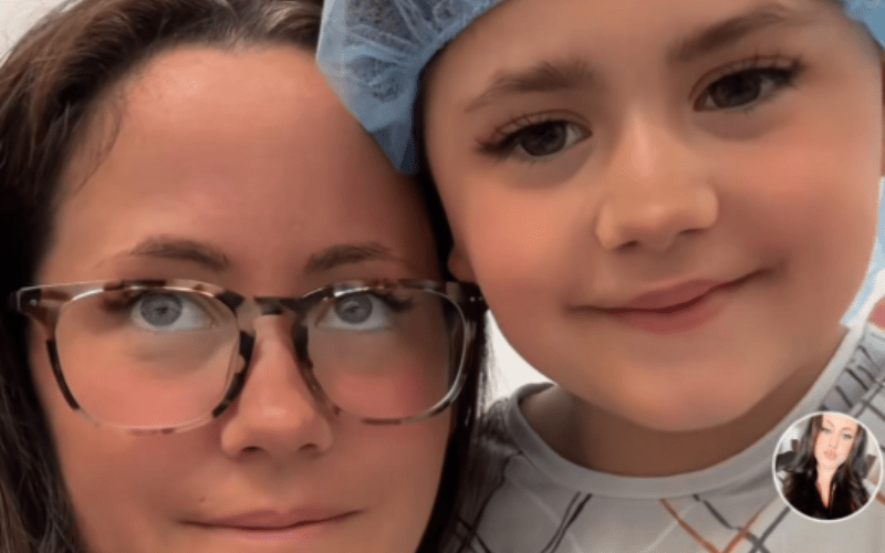 Fans Notice Something Off In Jenelle & Daughter’s Photo