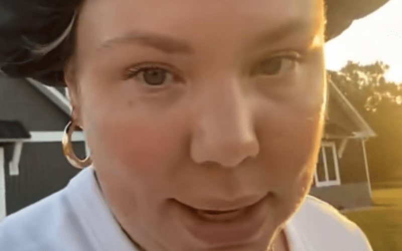 Fans Notice Something Off In Kailyn's Selfie - Celeb News