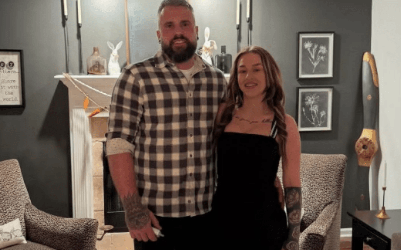 Fans Notice Something Off In Ryan & Amanda’s Photo