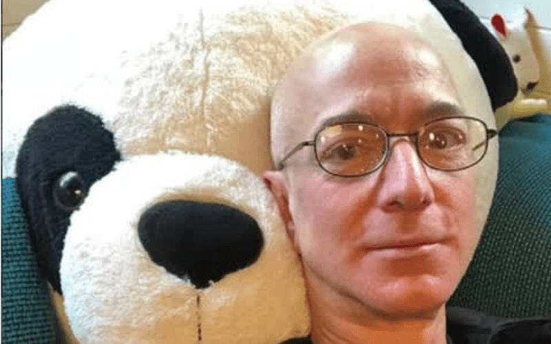 Jeff Bezos’ Dummy Seen In Venice