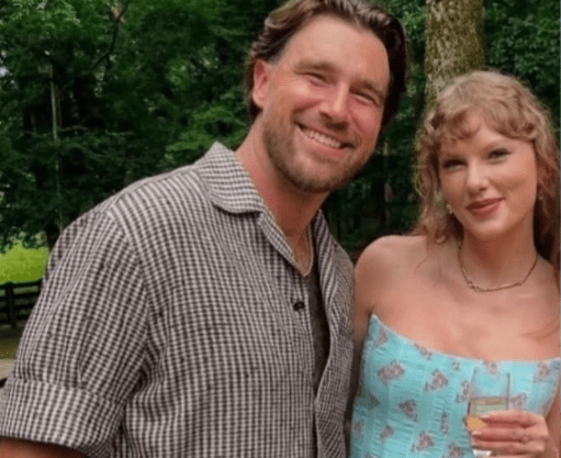 Fans Notice Something In Taylor Swift & Travis Kelce’s Photo